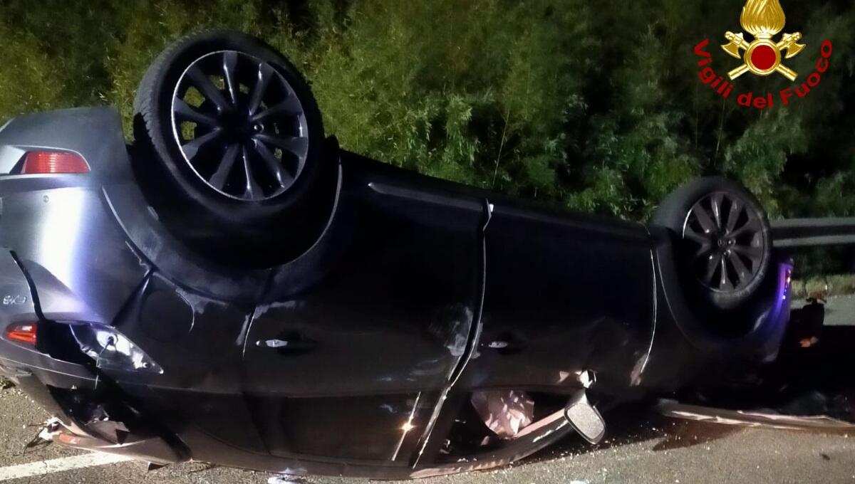 Incidente nella notte a San Donà di Piave, sontro tra furgone ed auto - 