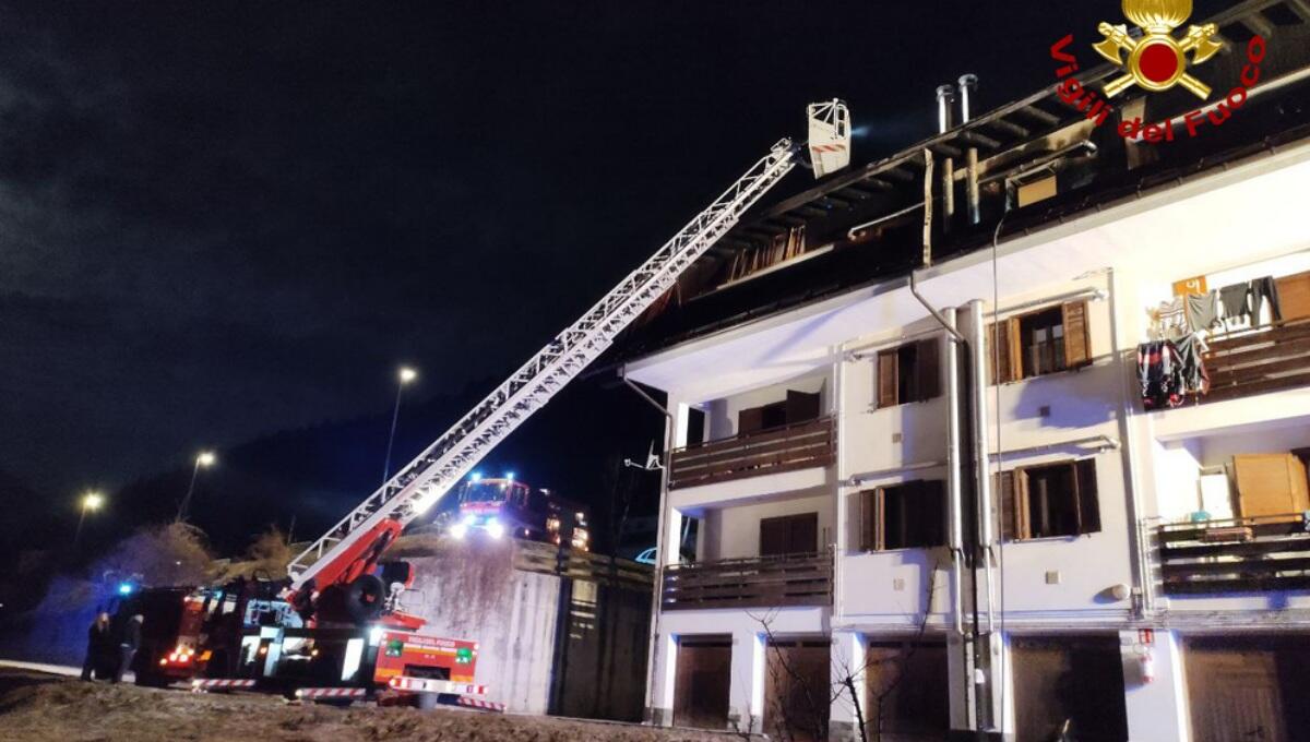 Incendio in uno stabile di 4 piani a Tarvisio: 5 famiglie in salvo - 