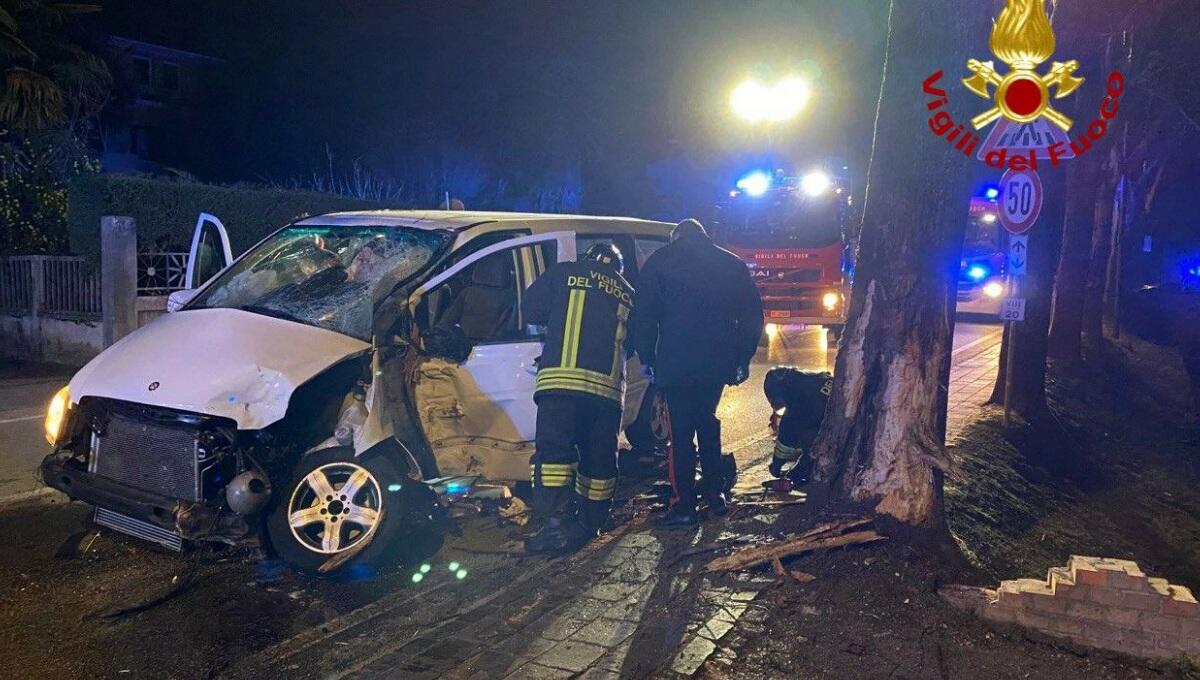 Sbanda con l'auto e si schianta a San Vito al Tagliamento: un ferito grave - 