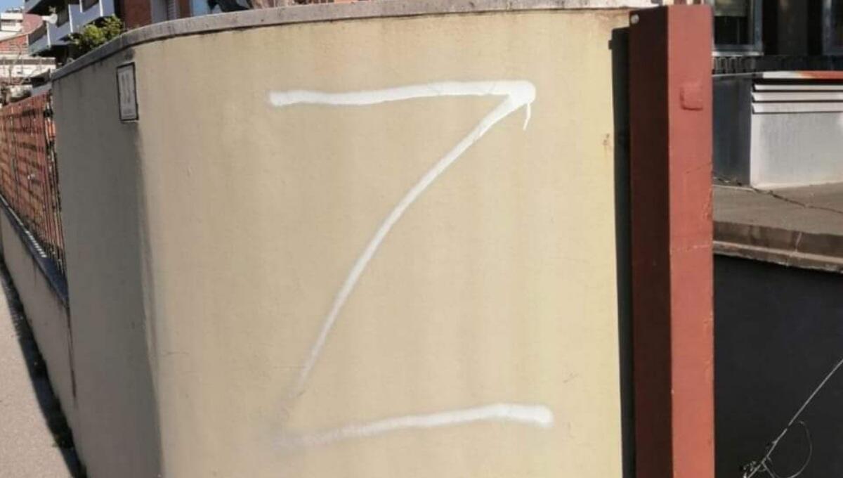 Imbrattata l'abitazione di una famiglia ucraina a Gorizia - 