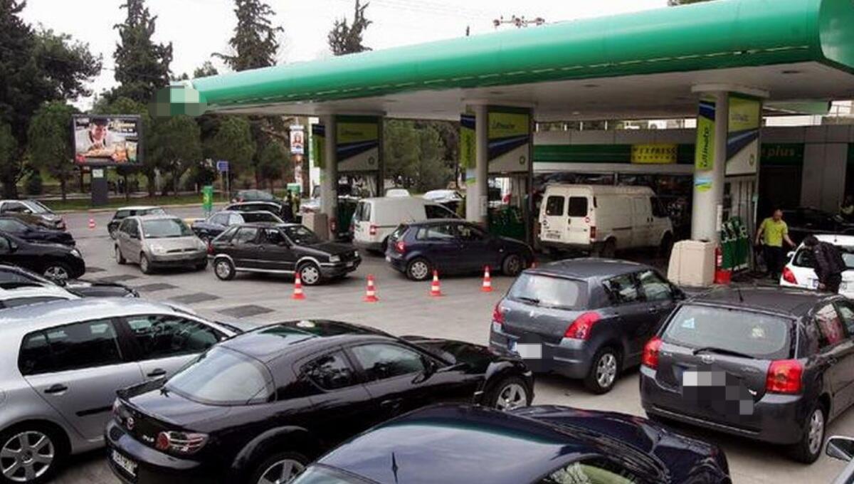 Friulani all'assalto dei distributori di carburante sloveni: oltre 1 ora di coda - 