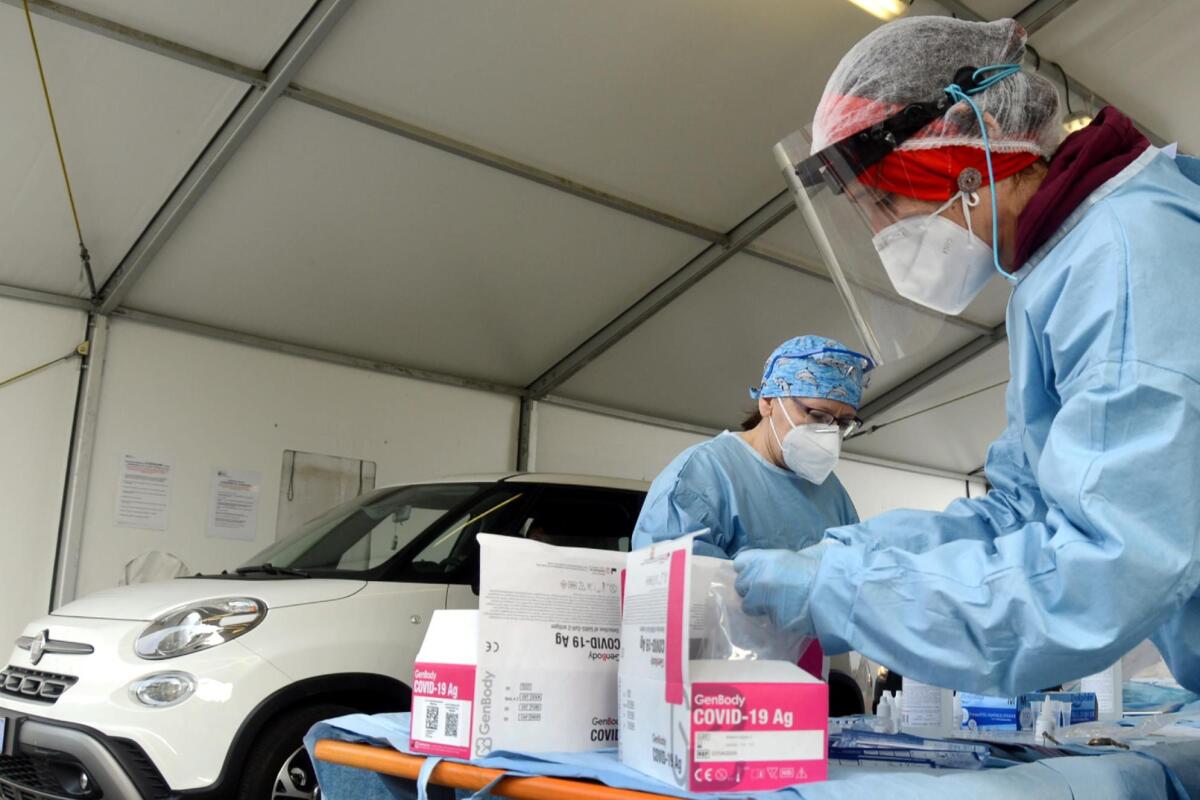 Covid, oggi in Fvg 546 contagi, in calo i ricoveri, 8 in intensiva - 