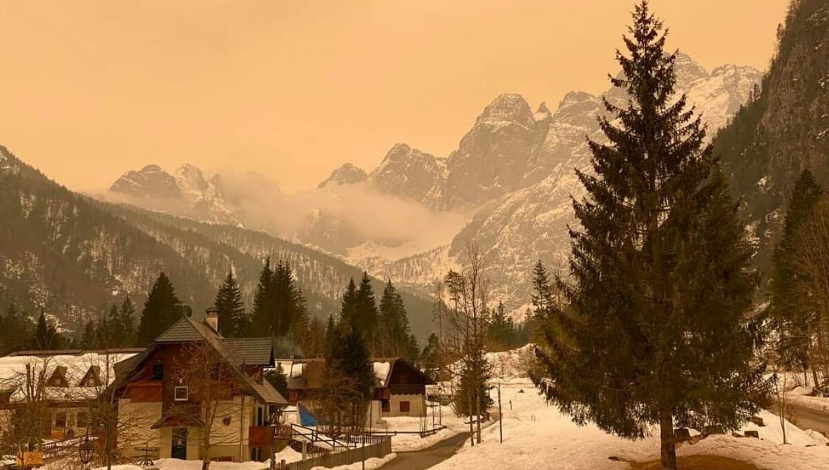 Il Nordest sotto un cielo giallo-arancione: «E' la sabbia del Sahara» - 