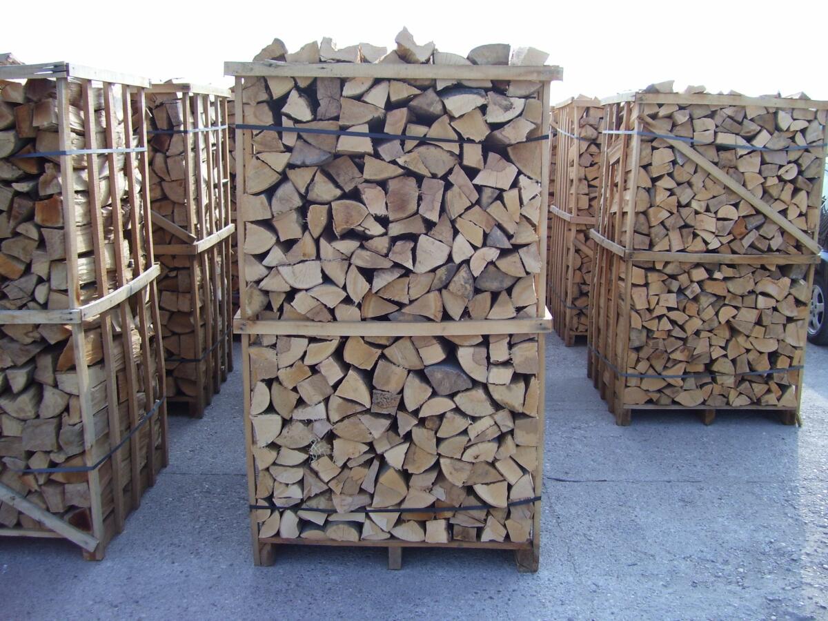 Fuga dal gas (troppo caro), si passa alla legna e al pellet: oltre 30% di rincaro - 