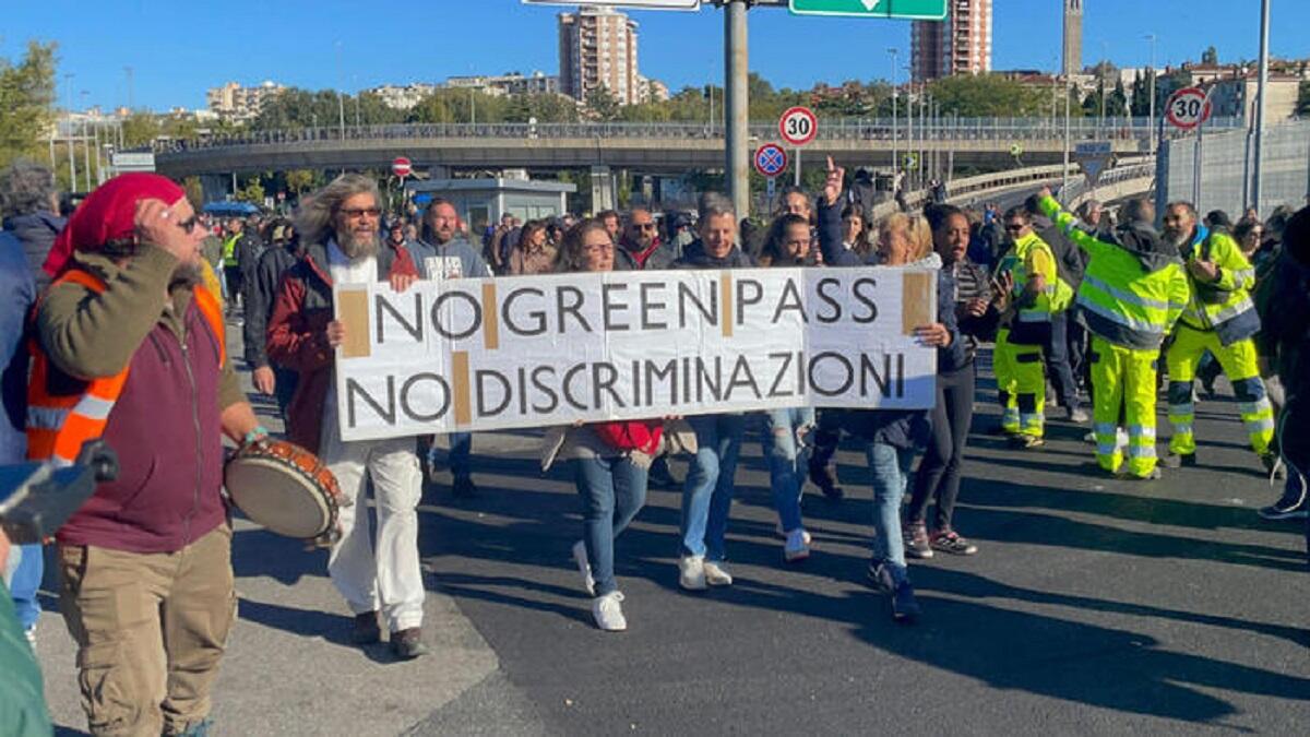 Trieste, No Green pass: sospesi 40 portuali per sciopero in ottobre - 