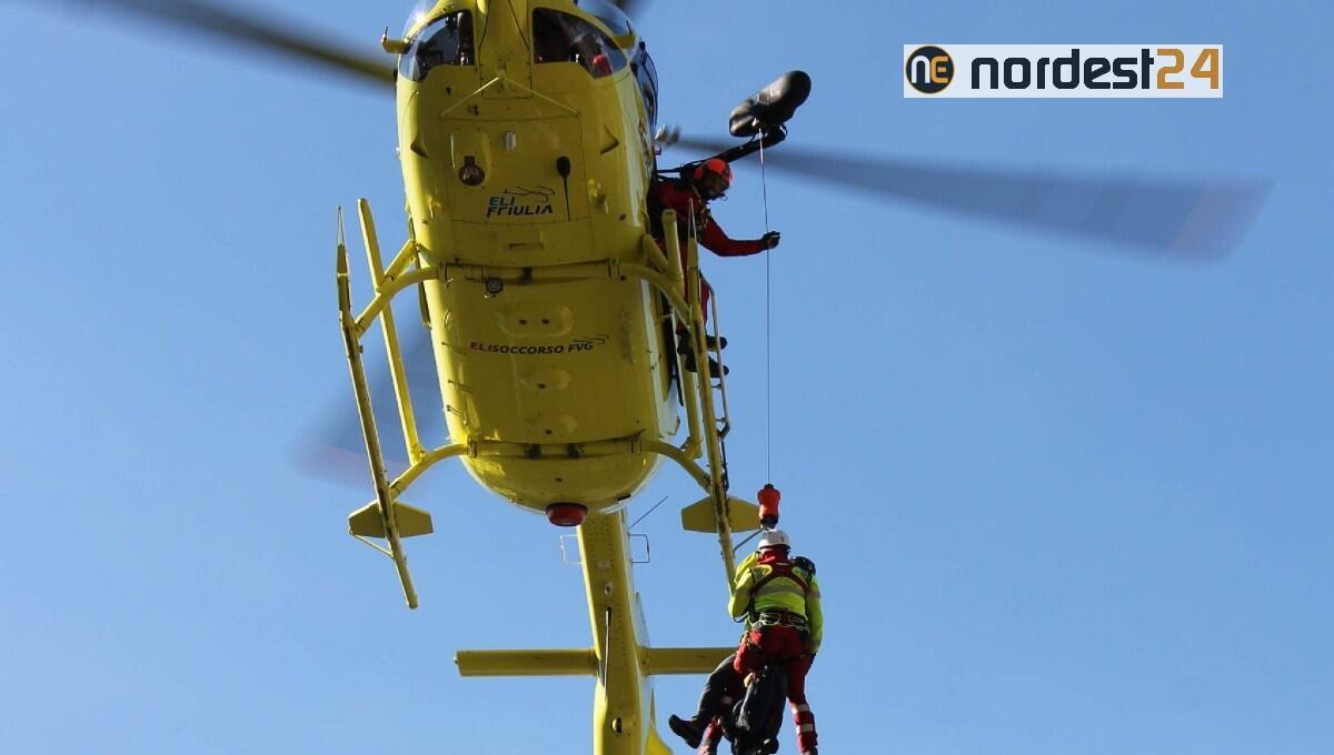 Scivola dal sentiero: escursionista infortunato nelle Dolomiti Friulane - 