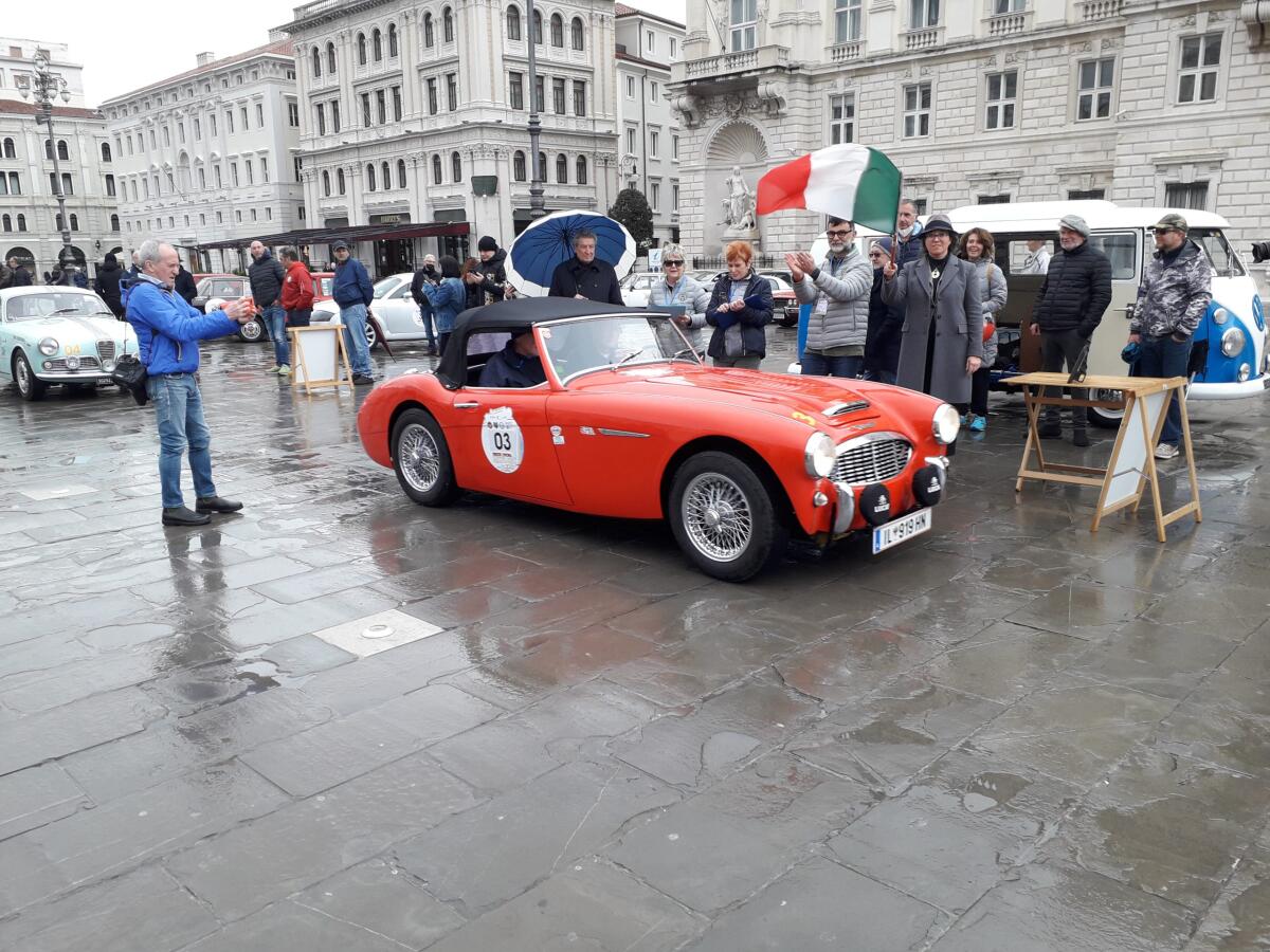 Partita stamattina da piazza Unità la Trieste Opicina Historic 2022 - 