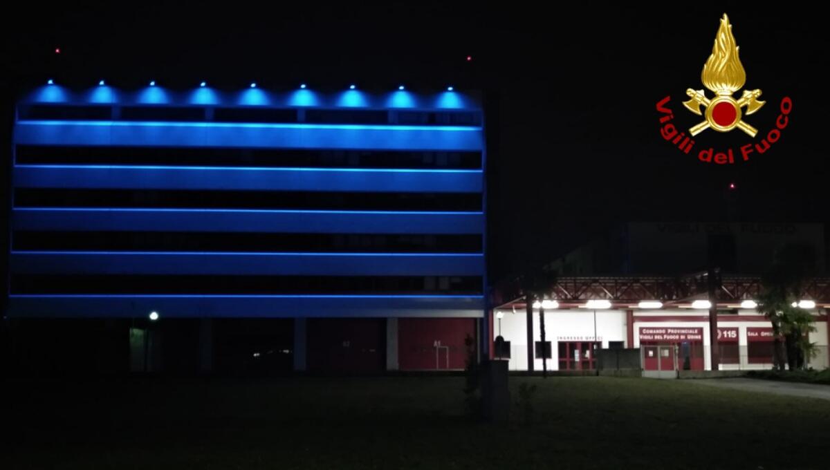 Autismo, anche la sede centrale dei Vigili del fuoco di Udine illuminata di blu - 
