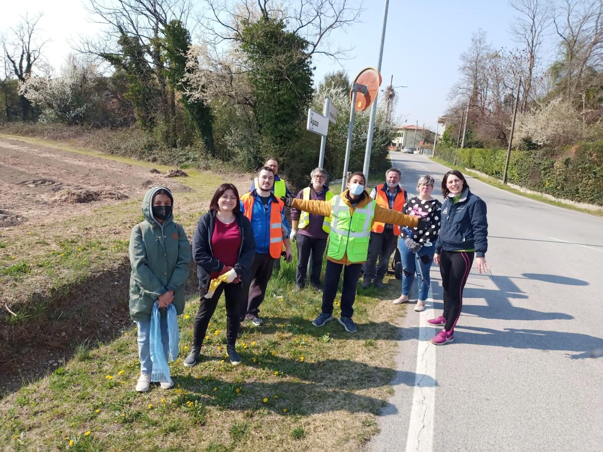 Successo per la giornata ecologica a Casarsa: raccolti 560 kg di rifiuti abbandonati - 