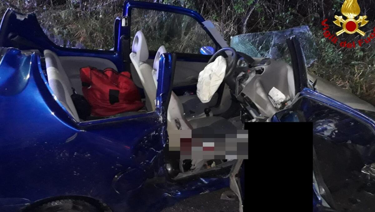 Violento scontro frontale tra due auto: grave un 24enne - 