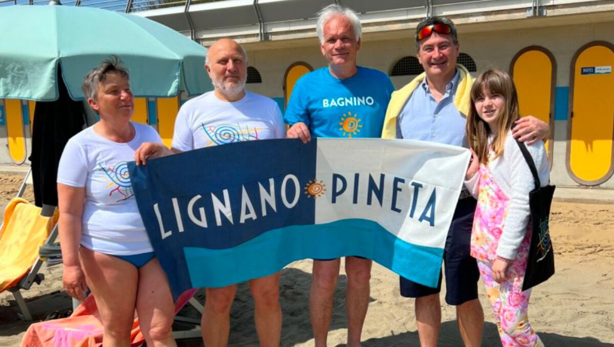 Da Brescia a Lignano in spiaggia, alle 9 del mattino: premiati i "fedelissimi" - 