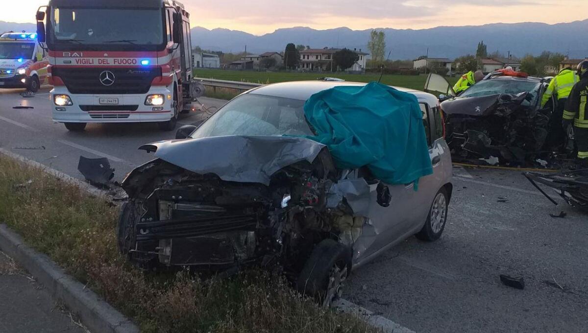 Scontro frontale tra due auto: morta la 63enne Cristina Faraon - 