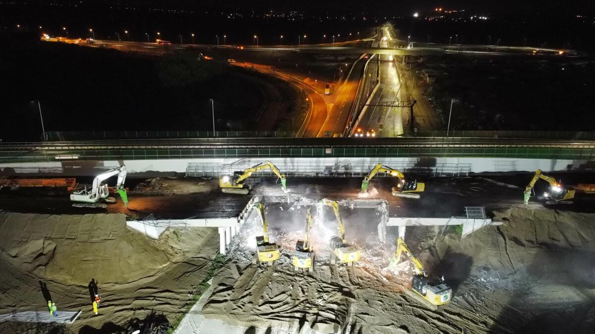 A4, demolito il cavalcavia Sp 251 di Portogruaro - 