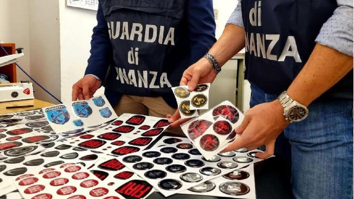 Ricambi per auto contraffatti, maxi sequestro e 25 denunce - 