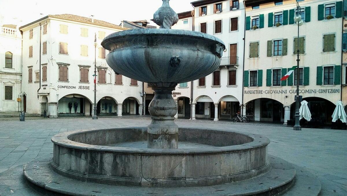 Una donazione della Danieli per restaurare la fontana di piazza San Giacomo - 