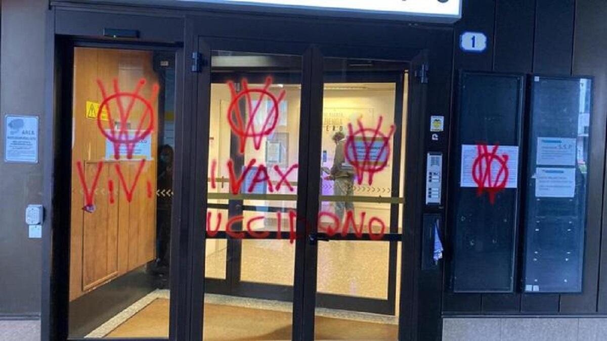 Veneto, scritte e insulti ‘no vax’ contro Zaia a Padova - 