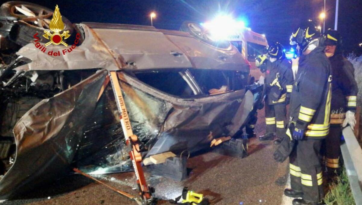 Tamponamento in A4 tra auto e furgone: un ferito - 