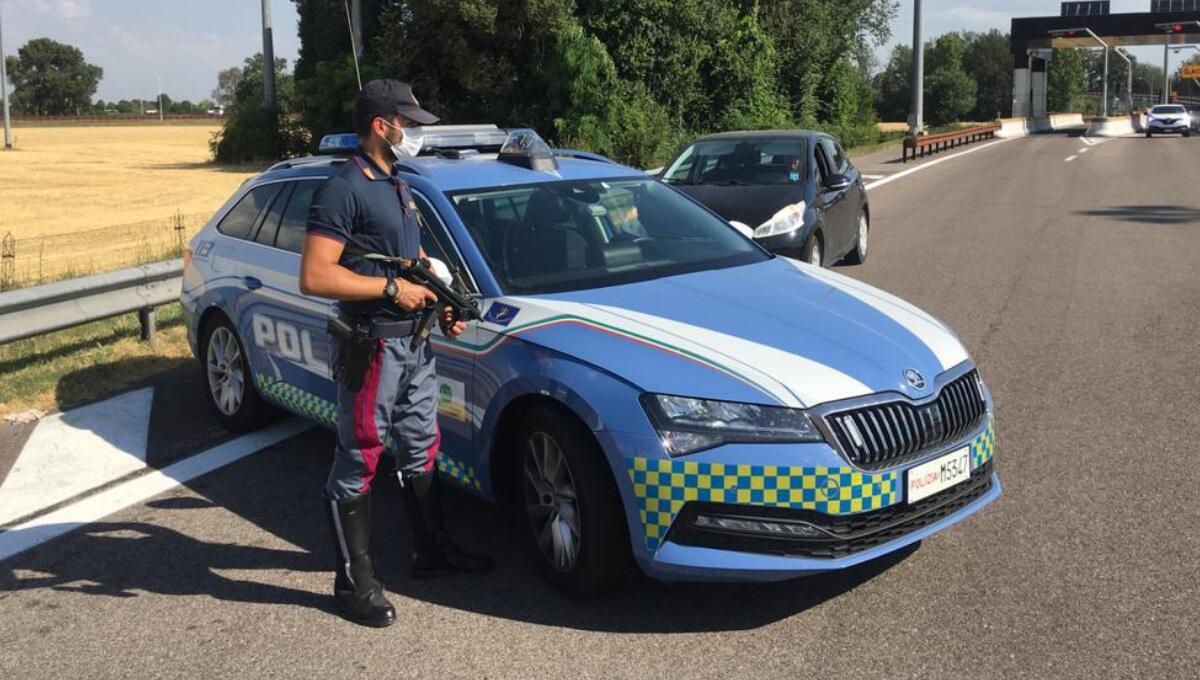 Latisana, 14enne sorpreso alla guida dell'auto in A4 - 