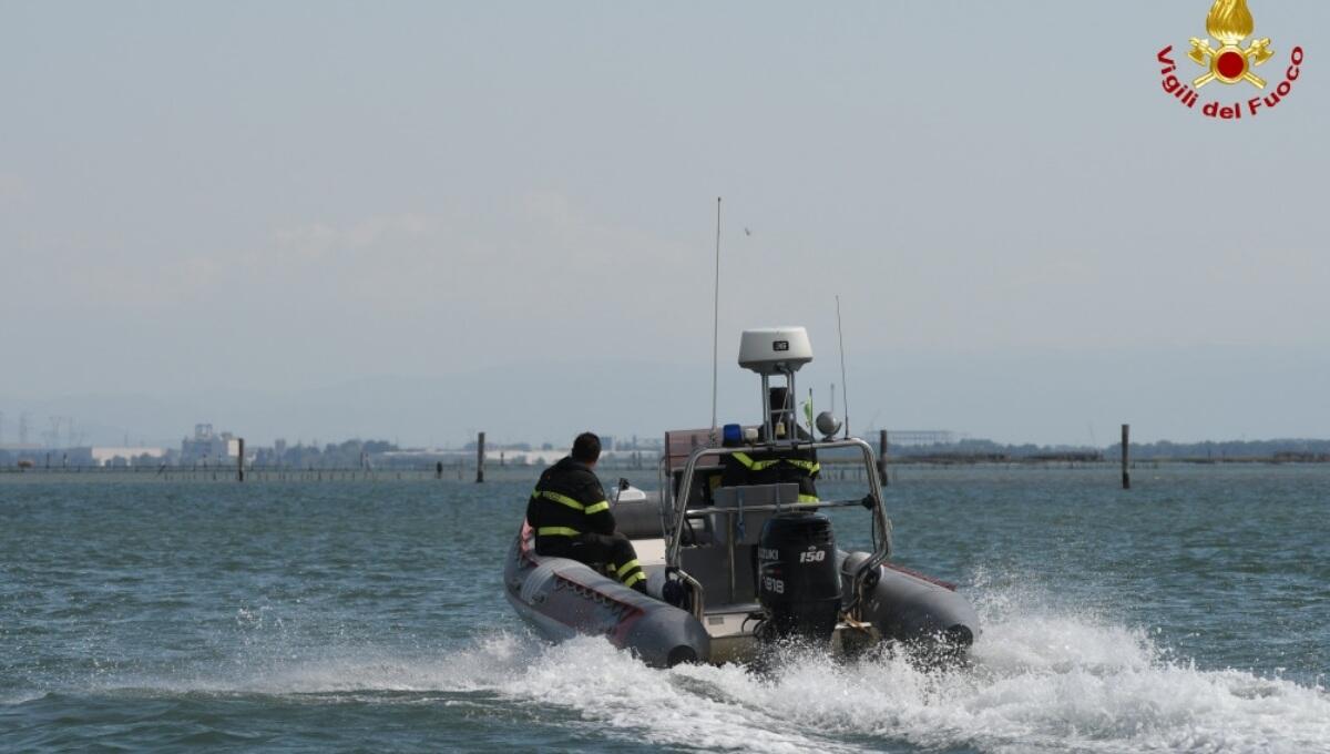 Turista dispersa in canoa nella laguna di Grado: ritrovata con l'elicottero - 