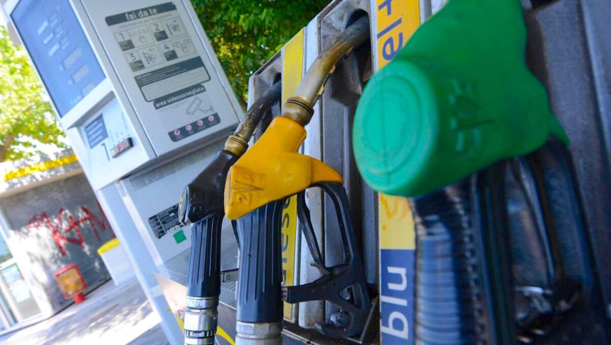 Carburanti, nuovo Decreto: "Taglio accise fino all'8 luglio, Iva ridotta al 5% per il metano" - 