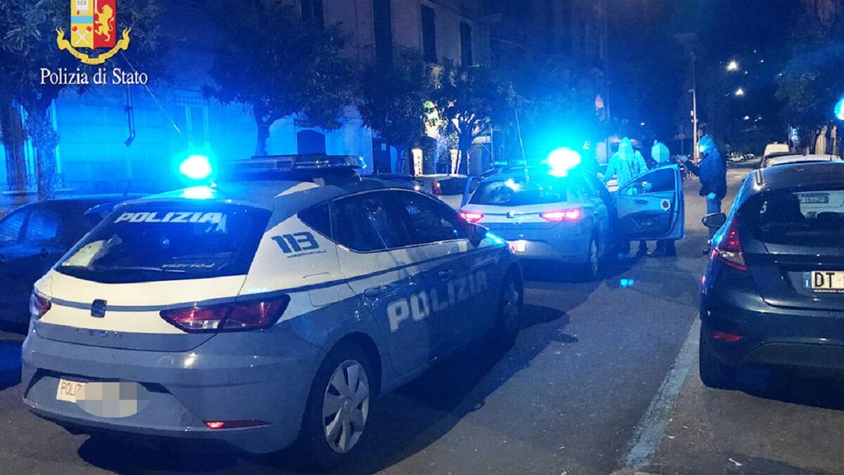 Trieste, vede la Polizia e si libera della droga: nei guai una giovane - 