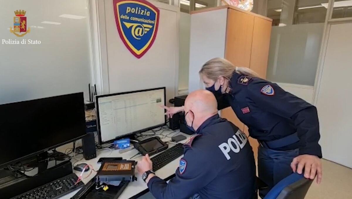 Pedopornografia on-line, maxi operazione della Polizia Postale di Trieste e Udine: un arresto e 30 denunce - 