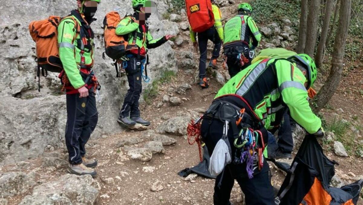 Freeclimber colpito alla schiena da un blocco di roccia - 