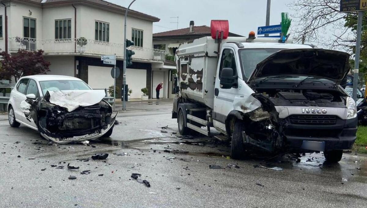 Violento scontro tra un furgone e un'auto: feriti i due conducenti - 