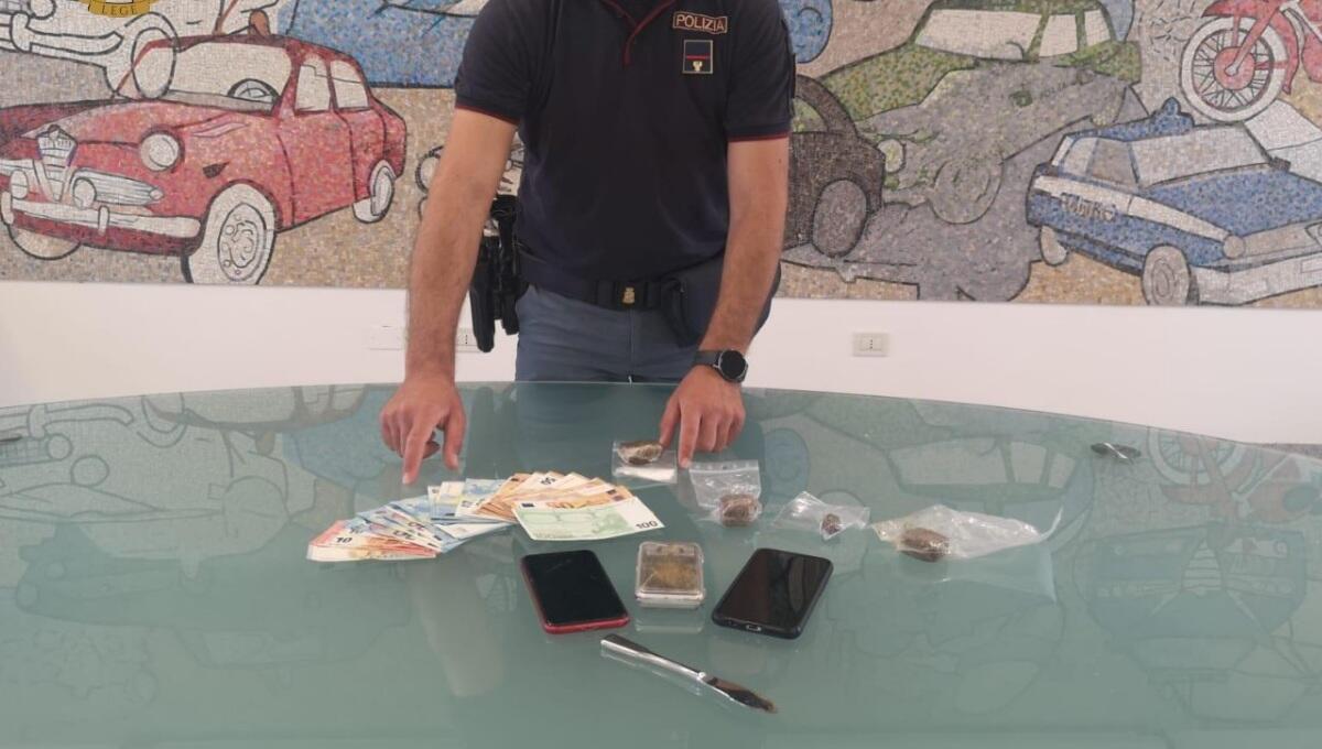 Spaccio nei pressi delle scuole: arrestato 18enne - 