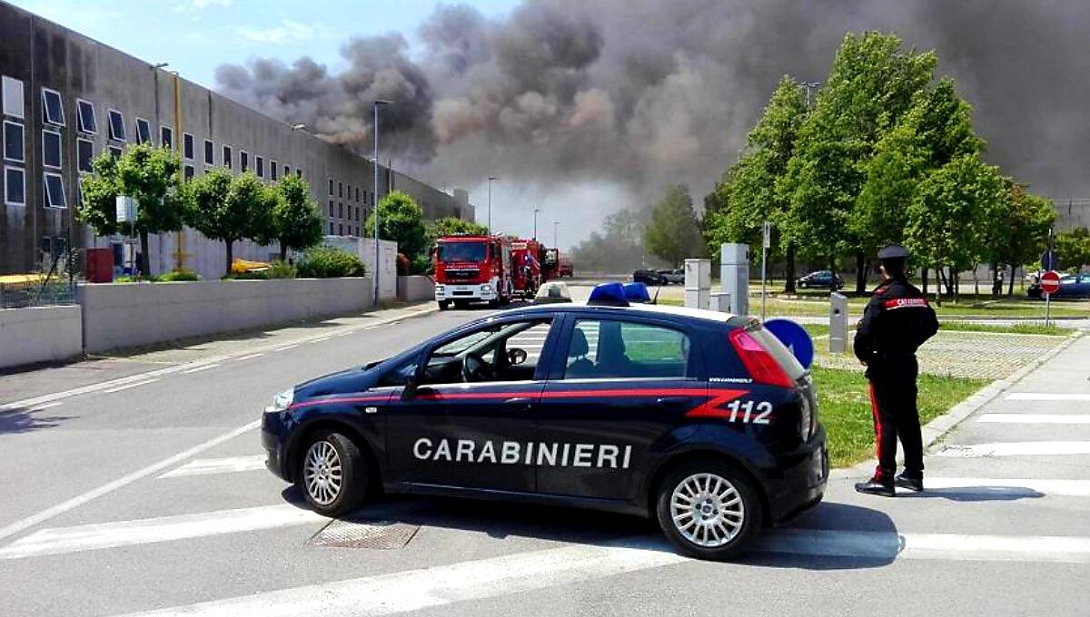 Incendio a Portobuffolè, fiamme nell'azienda Nicos - 