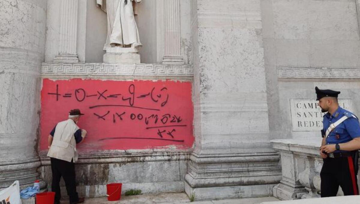 Venezia, imbrattata la facciata della Basilica del Redentore - 