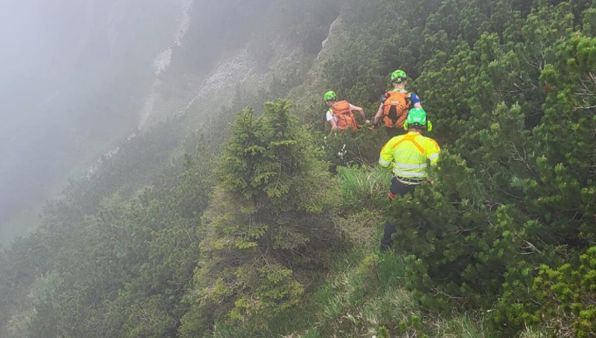 Inciampa sul sentiero e ruzzola per 50 metri: morta 55enne - 