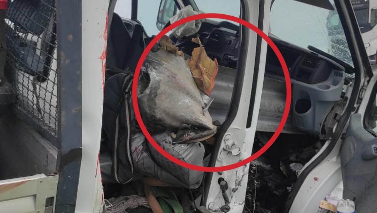 Sbanda, finisce fuori strada e rischia di essere trafitto dal guard rail: ferito - 