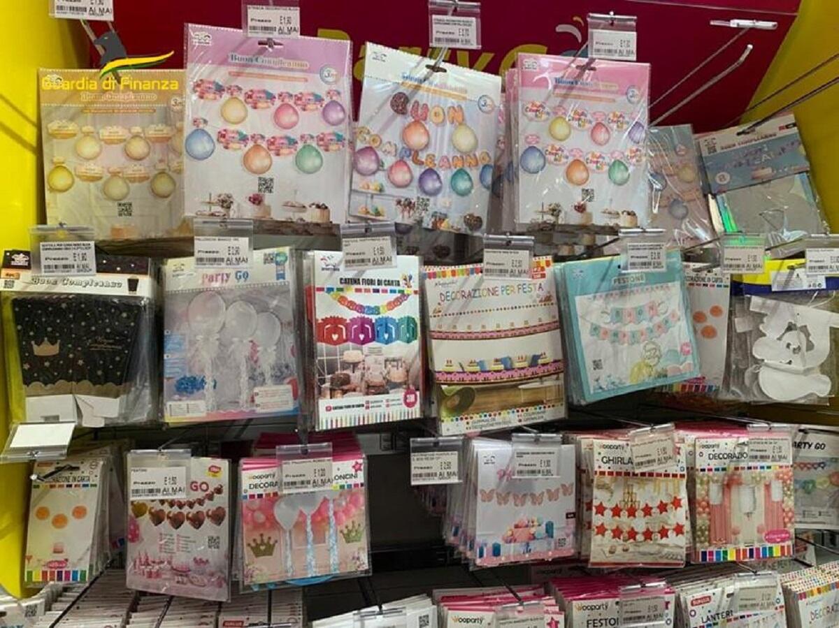 Palloncini cinesi irregolari e senza marchio "CE": maxi sequestro - 