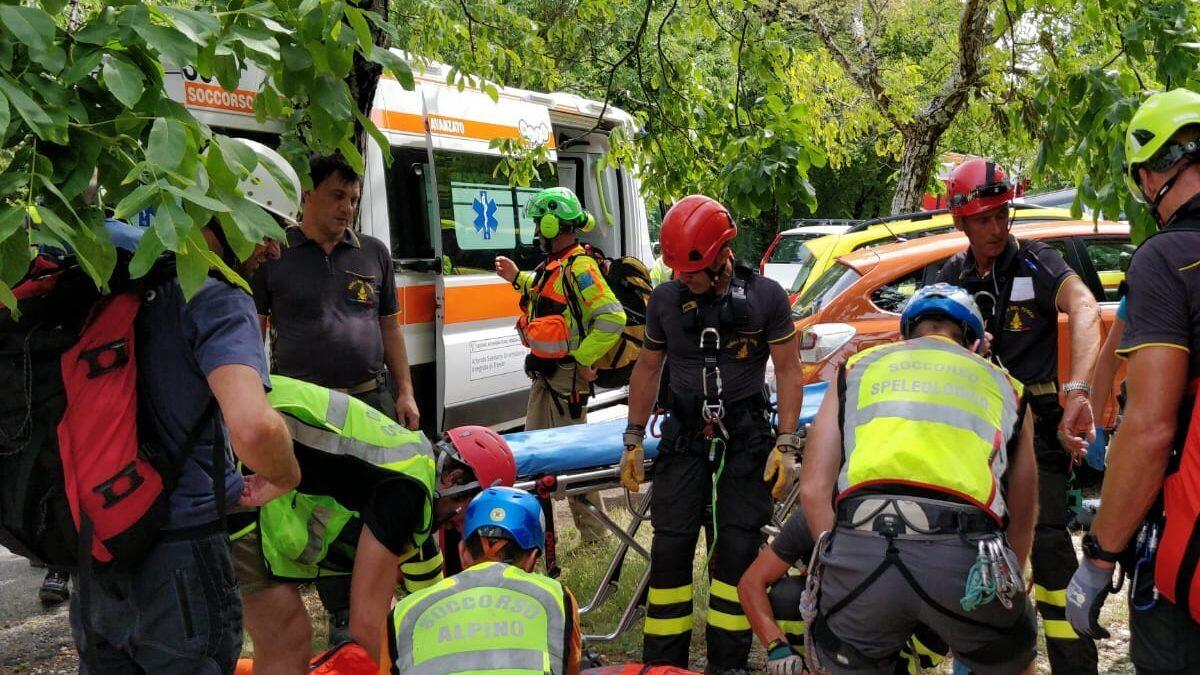 Scivola nella grotta dell'Acqua a Duino: soccorso 76enne - 