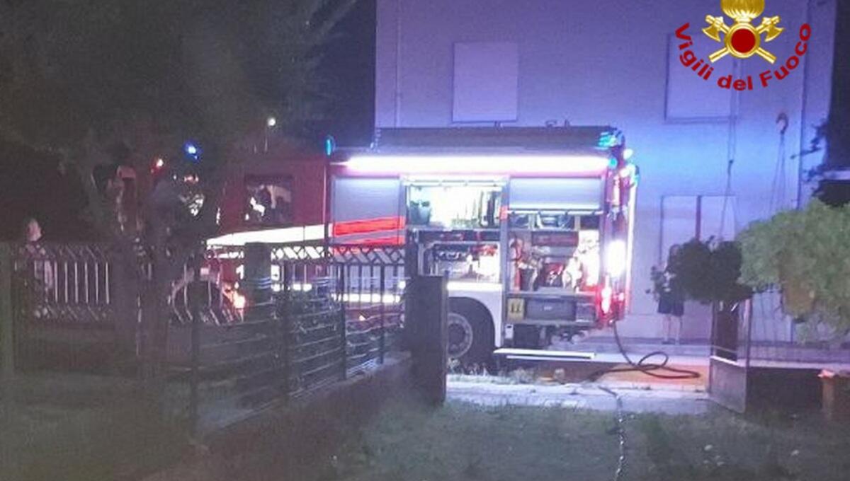 Incendio a Camino al Tagliamento: a fuoco una cucina - 