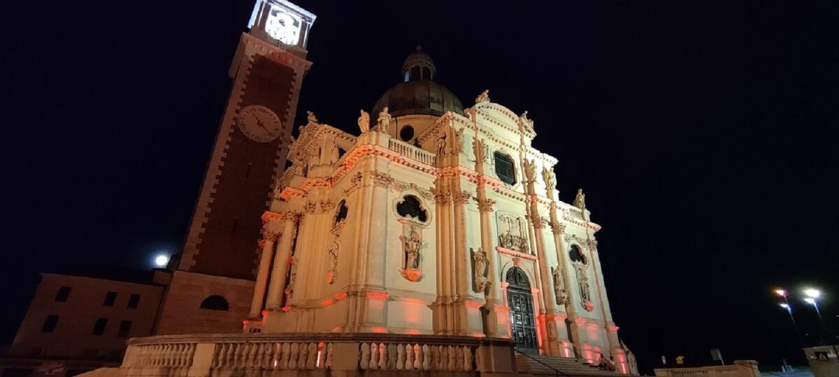 Avis, illuminato di rosso il santuario di Monte Berico. Vantin: “C’è necessità di donare plasma” - 