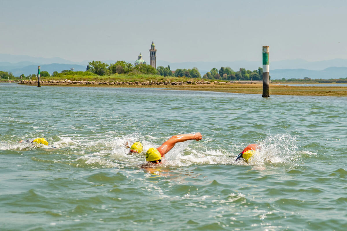 Let'sGo Triathlon Grado 2022, in 240 alla Barbanade: a nuoto in laguna lungo il canale navigabile - 