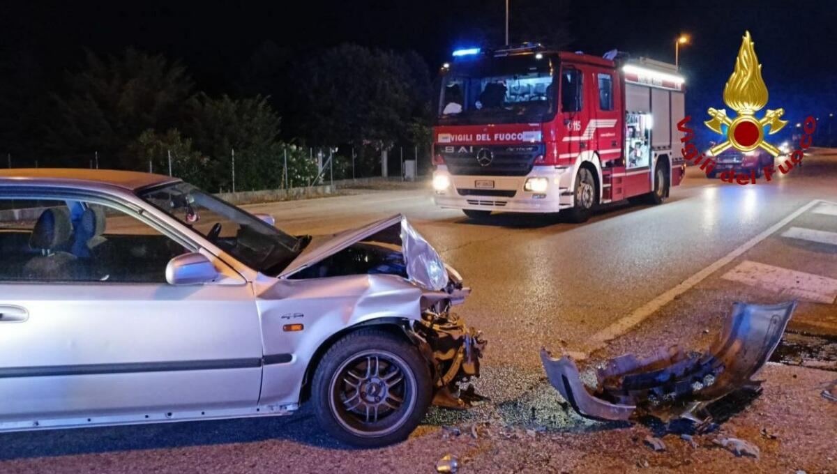 Violento scontro tra due auto a Roveredo in Piano: 5 feriti - 