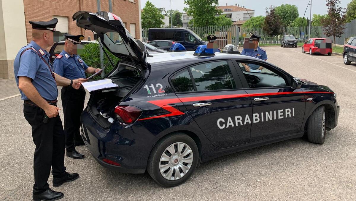 Truffa dello specchietto e furti: Fogli di Via a 2 nomadi e una donna sinti - 