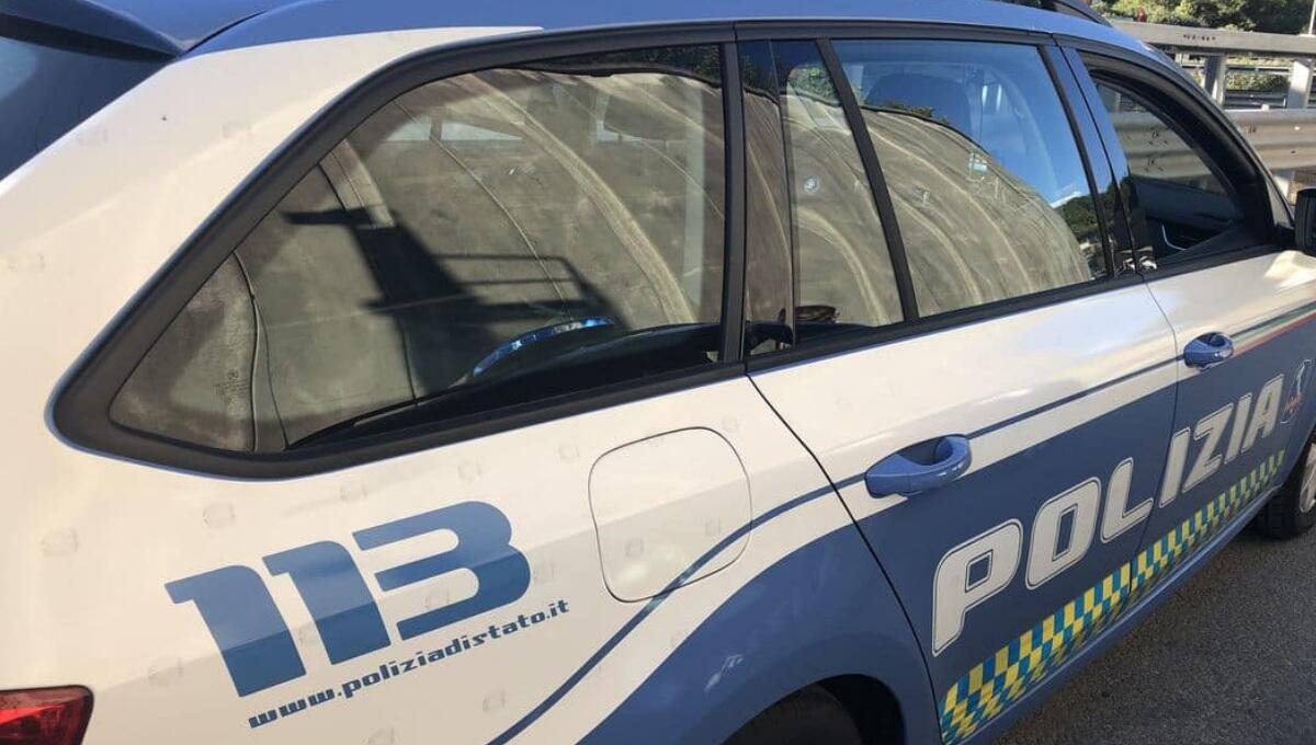 Lo convince ad avere un rapporto sessuale, poi lo minaccia per avere denaro: arrestata - 