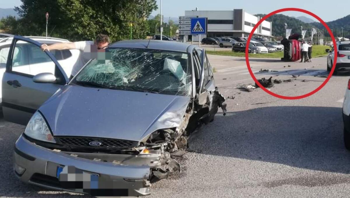 Grave incidente a Buja, scontro tra 2 auto, una si ribalta: interviene l'elicottero - 