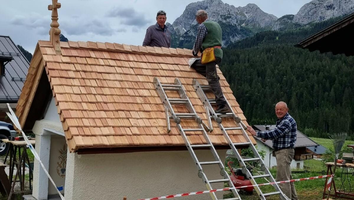 A Sappada l'impegno dei volontari per la manutenzione dell’antica cappellina della Santissima Trinità - 