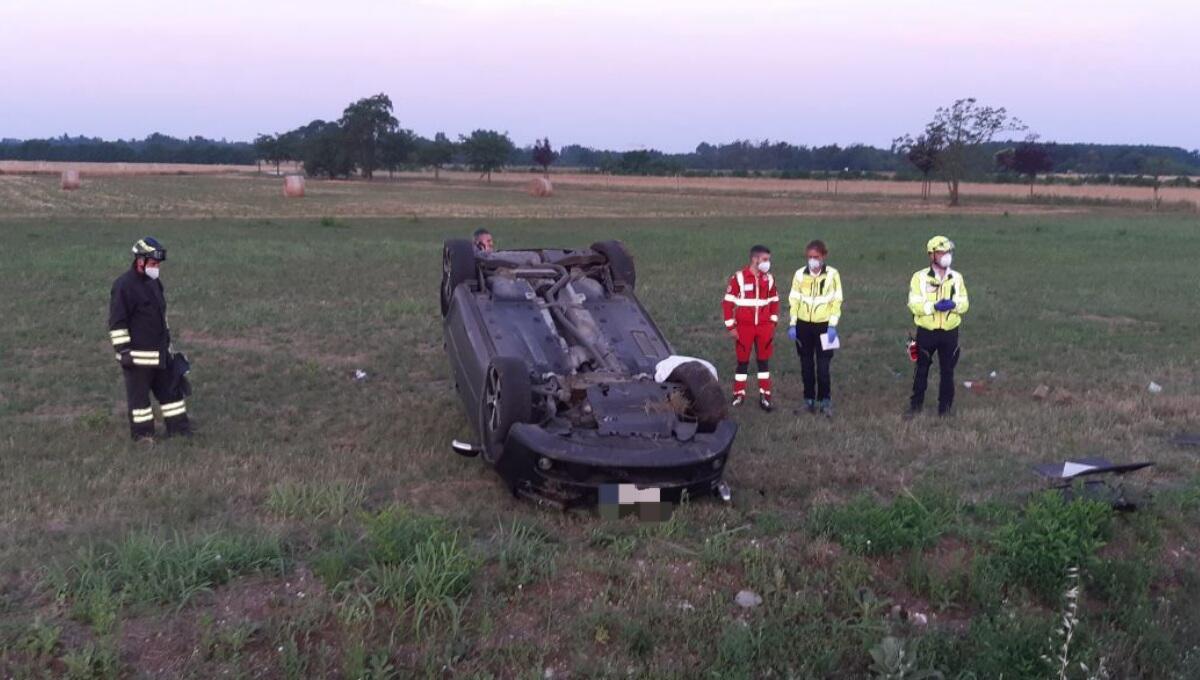 Tragico incidente a Tavagnacco, sbanda con l'auto e si ribalta: morto Andrea Di Benedetto - 