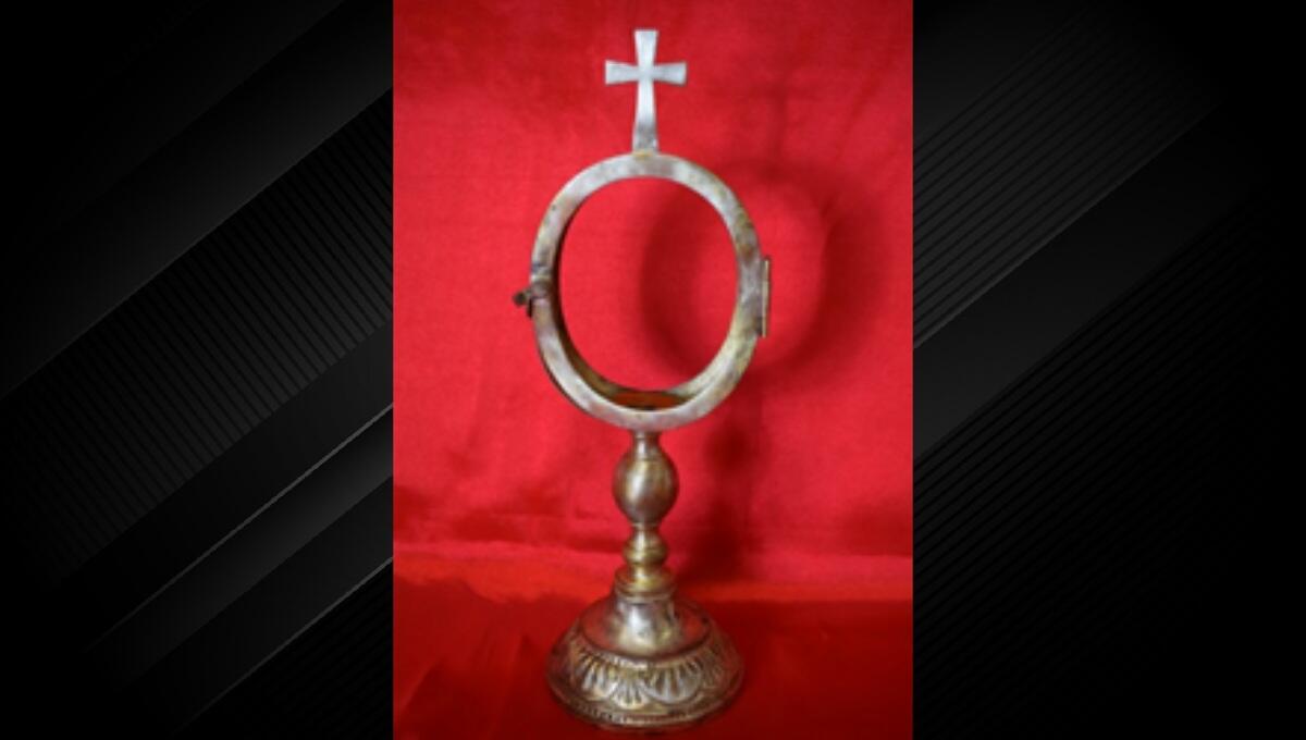 Recuperati dai Carabinieri ostensorio ed acquasantiera rubati negli anni 80 - 