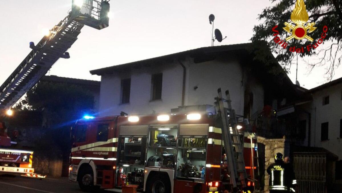 Casa in fiamme a Doberdò del Lago: intervento dei pompieri - 