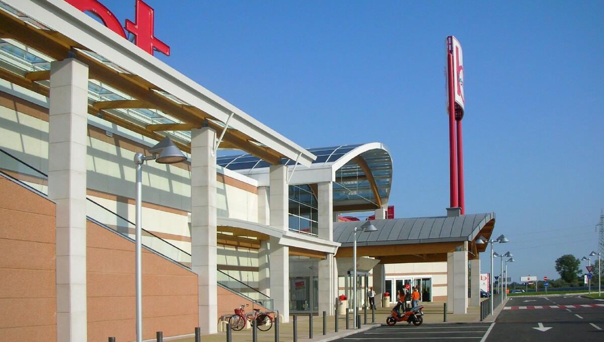 Pradamano, ladro acrobata messo in fuga mentre tenta di calarsi dal tetto - 