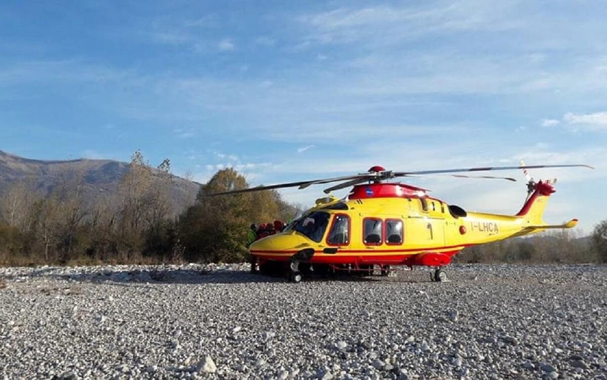 Val Genova, cacciatore scivola in un canale - 