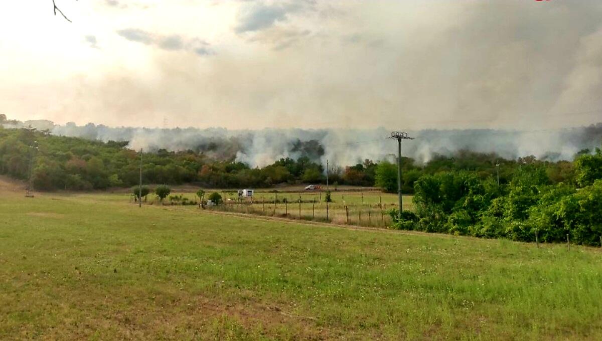 L'incendio sul Carso non è sotto controllo: evacuate oltre 400 persone - 