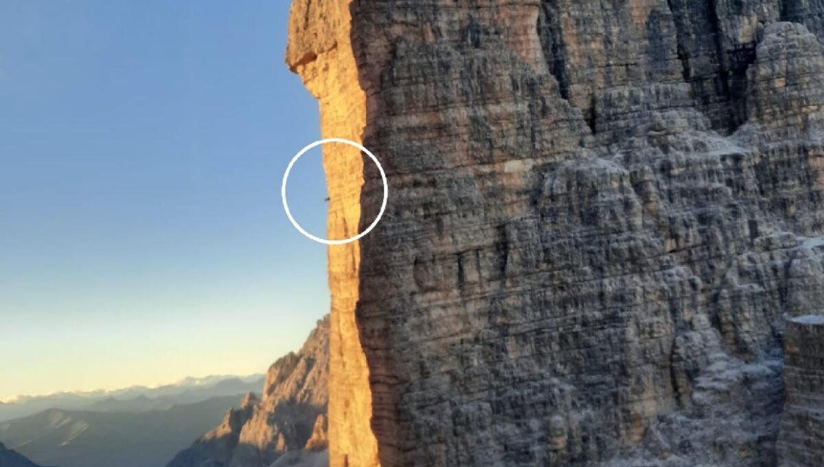 Alpinista sospeso nel vuoto e una donna bloccata per il freddo: soccorsi - 